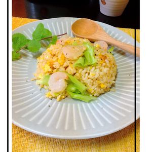 チョロリスの作ってみた!投稿(【えびとレタスの卵炒飯】おうちで絶品！何度も食べたい炒飯♪)