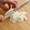 マイルドで食べやすい♪新玉サラダの工程1