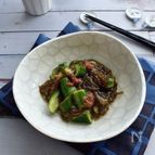 おつまみにも箸休めにも！もずくとたたききゅうりの梅肉和え