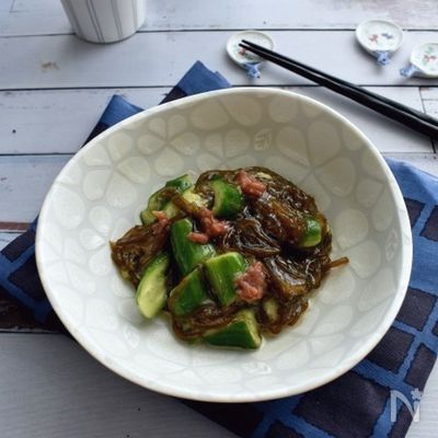 おつまみにも箸休めにも！もずくとたたききゅうりの梅肉和え