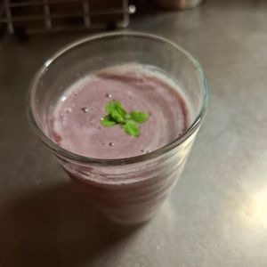 フェビアンの作ってみた!投稿(巨峰ピュレと甘酒ヨーグルトミルクの2層ドリンク)