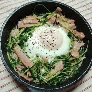M＊Pの作ってみた!投稿(包丁いらず！豆苗の巣ごもりフライドエッグ)