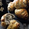 【おうちパン屋さん】米粉でモチモチ★黒胡麻ロールパン♬