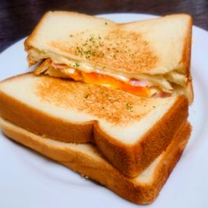 オレンジの作ってみた!投稿(フライパンで簡単カフェ風【とろけるハムチーズのホットサンド】)