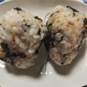 RINAの作ってみた!投稿(沢山の方に大好評おにぎり♪
わかめと鰹節の混ぜおにぎり)
