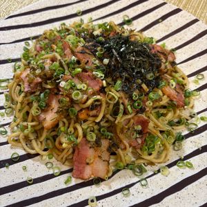 楽ラク手抜キッチン🐶🐾の作ってみた!投稿(レンジで3分！【高菜ベーコン焼きそば】)