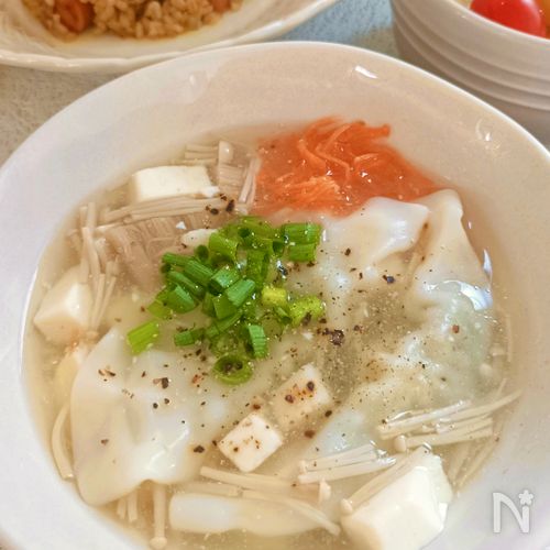 冷凍餃子で♡えのきと豆腐のヘルシースープ【かんたん10分】