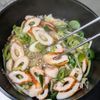 材料3つで副菜完成！長ねぎとちくわの卵とじの工程2