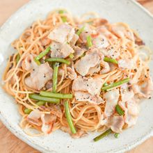 やみつき！豚バラ肉とにんにくの芽のパスタ