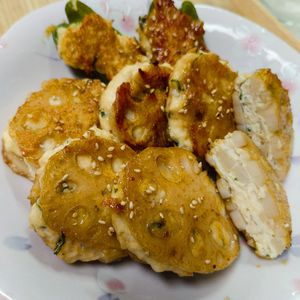 もんぶらん°・*:.。.☆の作ってみた!投稿(【ふわシャキ】生姜香る♡れんこんの甘辛はさみ焼き)