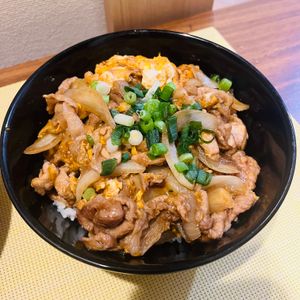 金の作ってみた!投稿(10分で簡単！新玉ねぎで【春の豚たま丼】)