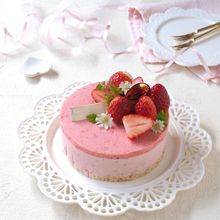 混ぜるだけ簡単！2層が可愛い、苺のムースチーズケーキ