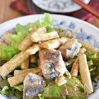 サバ缶とごぼうのカリカリサラダ