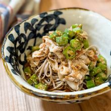 夏に食べたい♪【梅オクラの冷しゃぶ蕎麦】