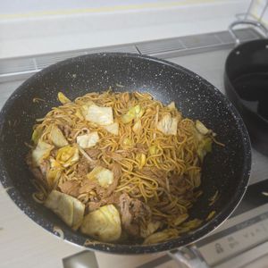 とよやんの作ってみた!投稿(1800品目のレシピは「懐かしい麺の味がするソース焼きそば」)