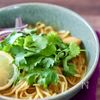 まろやかな味わいでめちゃ旨！もちもち麺の【タイ風カオソーイ】の工程4