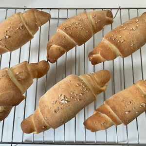 Leonの作ってみた!投稿(サクッと美味し♪30分で完成！？不思議パンのウィンナー塩パン)
