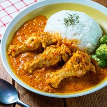 お肉がホロホロ！『手羽元スパイスチキンカレー』