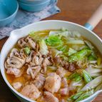 フライパンで！鶏肉ときゃべつのうま塩にんにく鍋