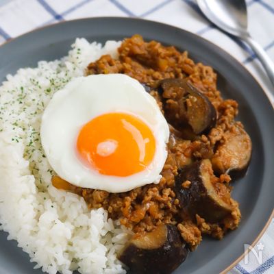 ナスと玉ねぎたっぷりのキーマカレー♪