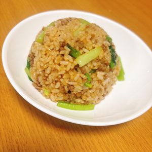 し☆の作ってみた!投稿(少ない具材でもおいしい！小松菜チャーハン)