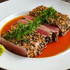 『マグロのごま香るステーキ』ウマさを引き立てる「ごま衣」