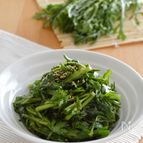 簡単！春菊の中華風サラダ。生の春菊をポン酢とごま油で♪
