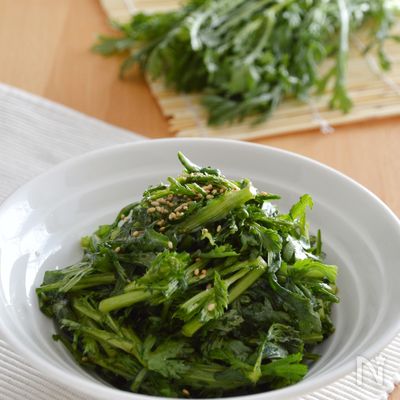簡単！春菊の中華風サラダ。生の春菊をポン酢とごま油で♪