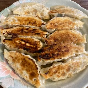 くだもの大好き🧡の作ってみた!投稿(ポリ袋で作るから手が汚れない♡旨味たっぷり♪♪【焼き餃子】)