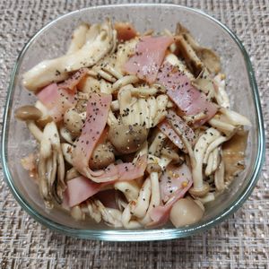 よっこの作ってみた!投稿(レンジで5分【和風きのこマリネ】醤油とお酢で味付け簡単♩)