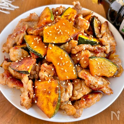 〖ご飯が進む〗豚こまとかぼちゃのにんにくポン酢照り炒め