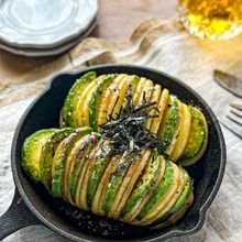 【アボカドの和風ハッセルバックポテト】ほくほく食感で風味◎