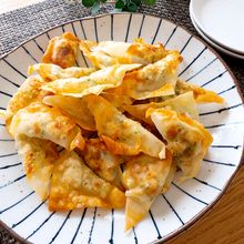 簡単でめちゃ旨♡はんぺんのりチーズインパリパリワンタン