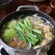 鶏団子とあさりの塩ちゃんこ鍋。