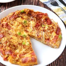 ボリューム満点♪もやしベーコンの枝豆入りオープンオムレツ