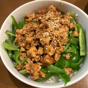 きりみちゃんの作ってみた!投稿(時短節約♡『ピリ辛鶏味噌丼』さっと炒めてご飯進む♪)