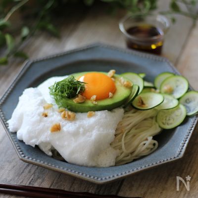 オリーブめんつゆのふわふわアボたまそうめん。＜夏バテ対策＞