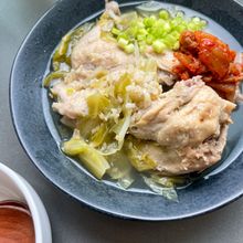 スタミナ!ひと皿で大満足【骨付きチキンの参鶏湯】