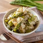旨味が半端ない！バター香る【アスパラとジャコの炊き込みご飯】