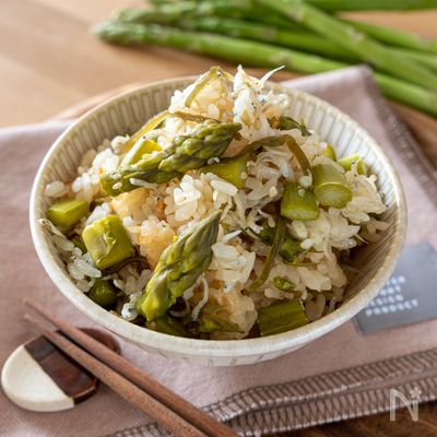 旨味が半端ない!バター香る【アスパラとジャコの炊き込みご飯】
