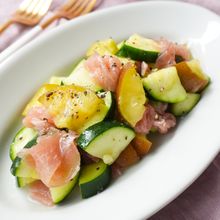 和えるだけ♪【皮ごとキウイとズッキーニのハニーレモンマリネ】