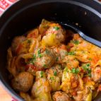 『ミートボールと春キャベツのトマト煮込み』トマトソース活用！