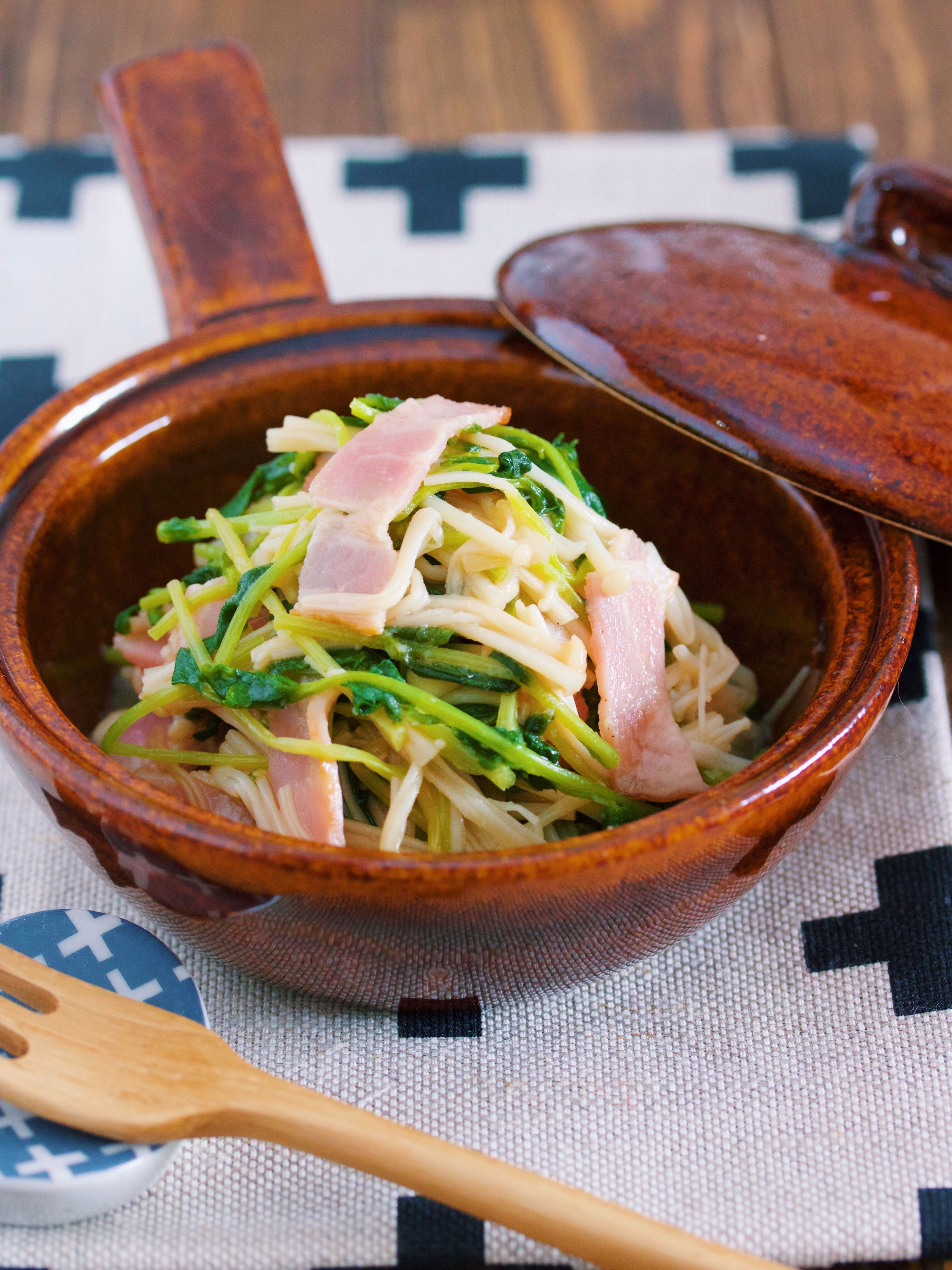 user_23731409さま専用！ レンジで4分♪『豆苗とえのきのバタポン蒸し』 | レシピサイトNadia