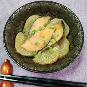 M＊Pの作ってみた!投稿(冬のごちそう【鮭と大根の黄金煮】ほっこり。味染み。)