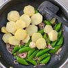 【ベーコンポテトとスナップえんどうのうまだしレモンペッパー】の工程2