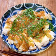 甘酸っぱい味で食が進む「鶏肉の梅肉ソースがけ」