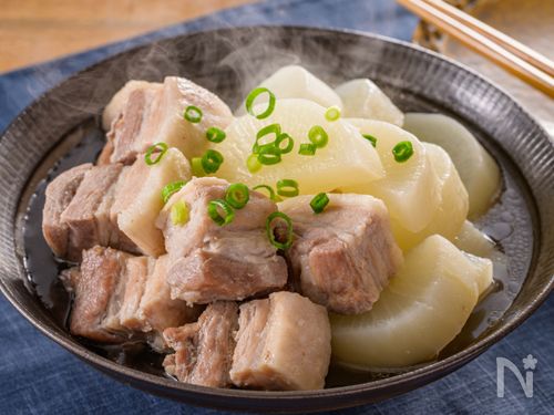 【ほったらかしで完成】年末のバタバタを救う！「あったか煮込み」レシピ3選