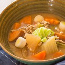 少しのコツで出汁いらず!豚ひき肉で作る具だくさん豚汁