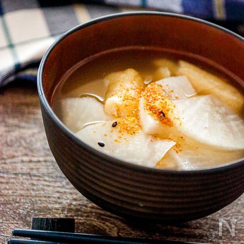 白だしで簡単！レンジで作る大根と油揚げの味噌汁