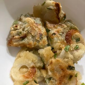 もちワレの作ってみた!投稿(【ちくわと新玉ねぎとネギの和風チヂミ】具だくさんでカリッと)